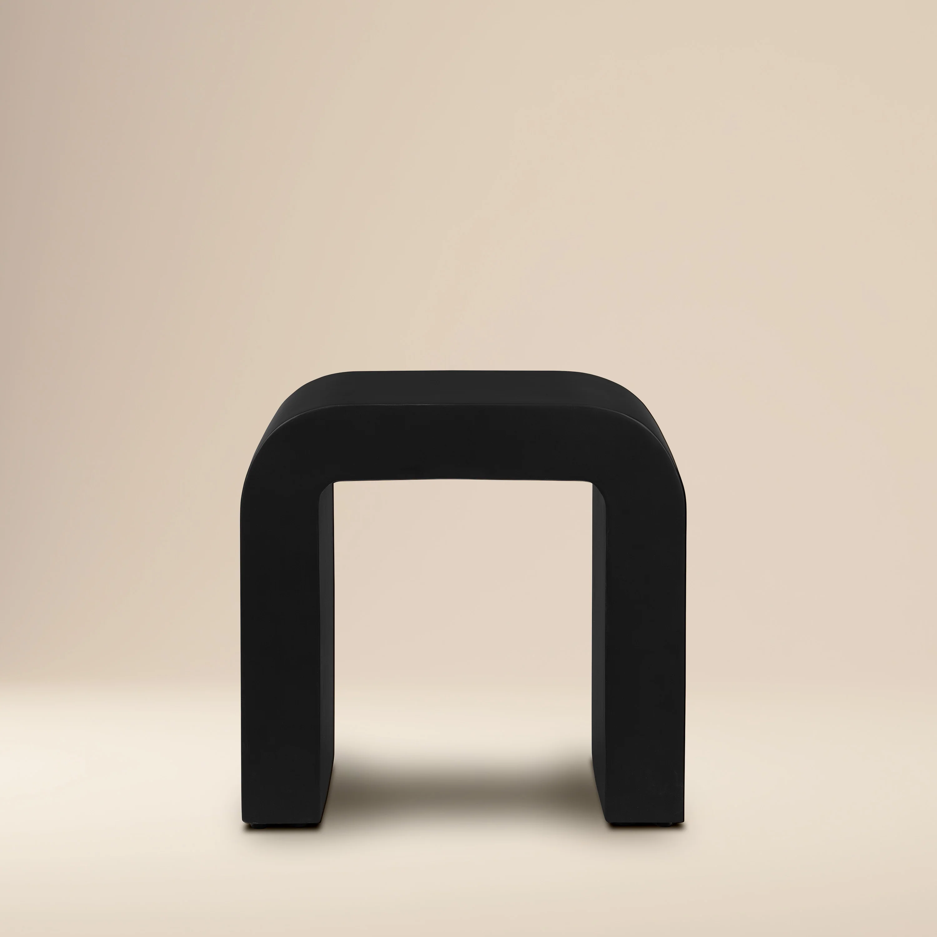 Naples Horseshoe Side Table | Black Concrete