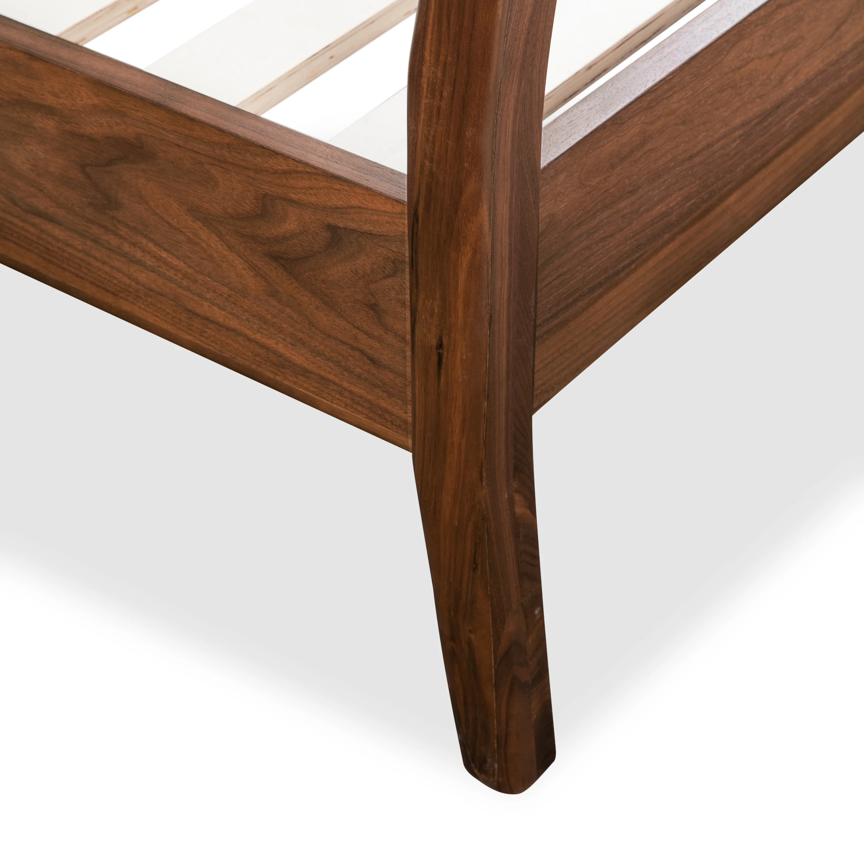 Truro Bed with Leather Cushions | Bridle Brown | King - Image 10